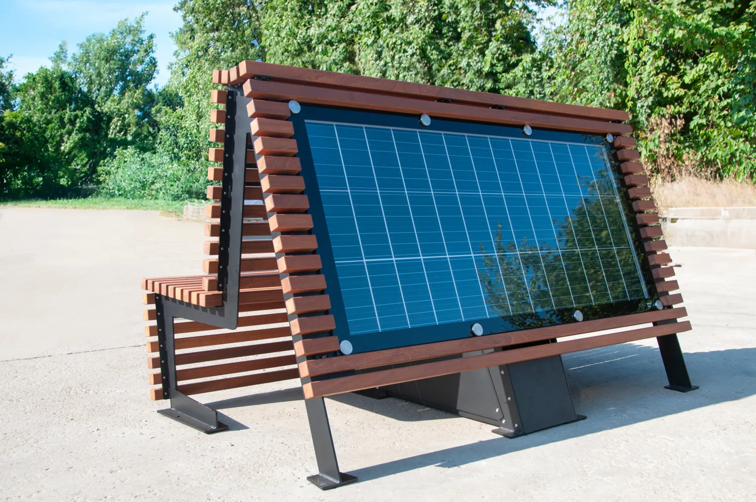 „Flash“ saulės energijos suoliukas
