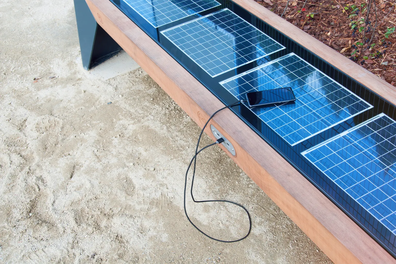 „Photon Bench“ USB įkroviklis