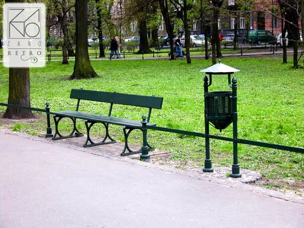 suoliukai ir šiukšliadėžės, mažoji architektūra