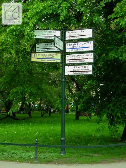 Pranešimai kelio ženklams, gatvių pavadinimų ženklams, krypties rodyklėms