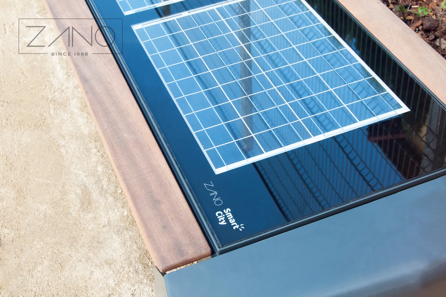 Saulės energijos suoliukai | ZANO Smart City