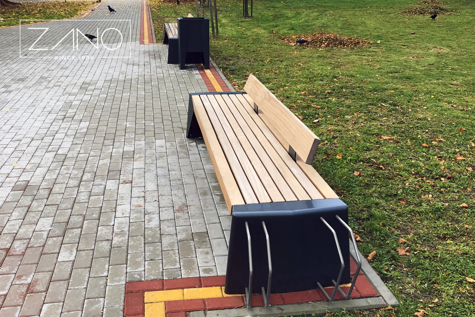 „Photon“ miesto suoliukas – standartinis su dviračių stovais