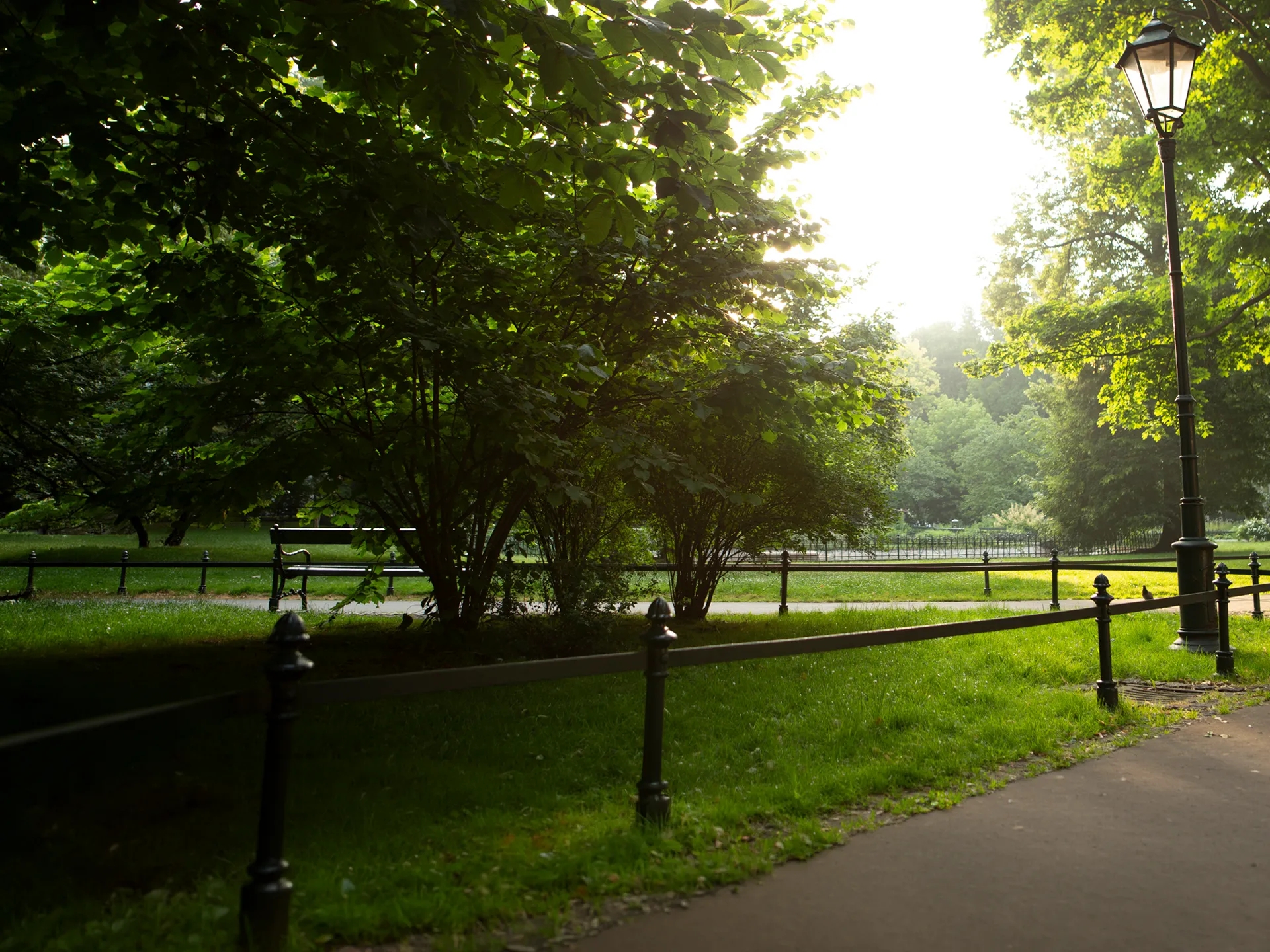 Krakovo „Planty“ aptvarų stulpeliai su juosta