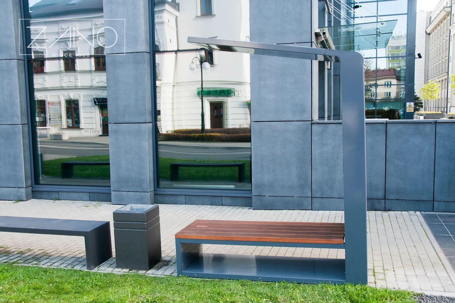 „Nova Energia“ Saulės energijos suoliukas