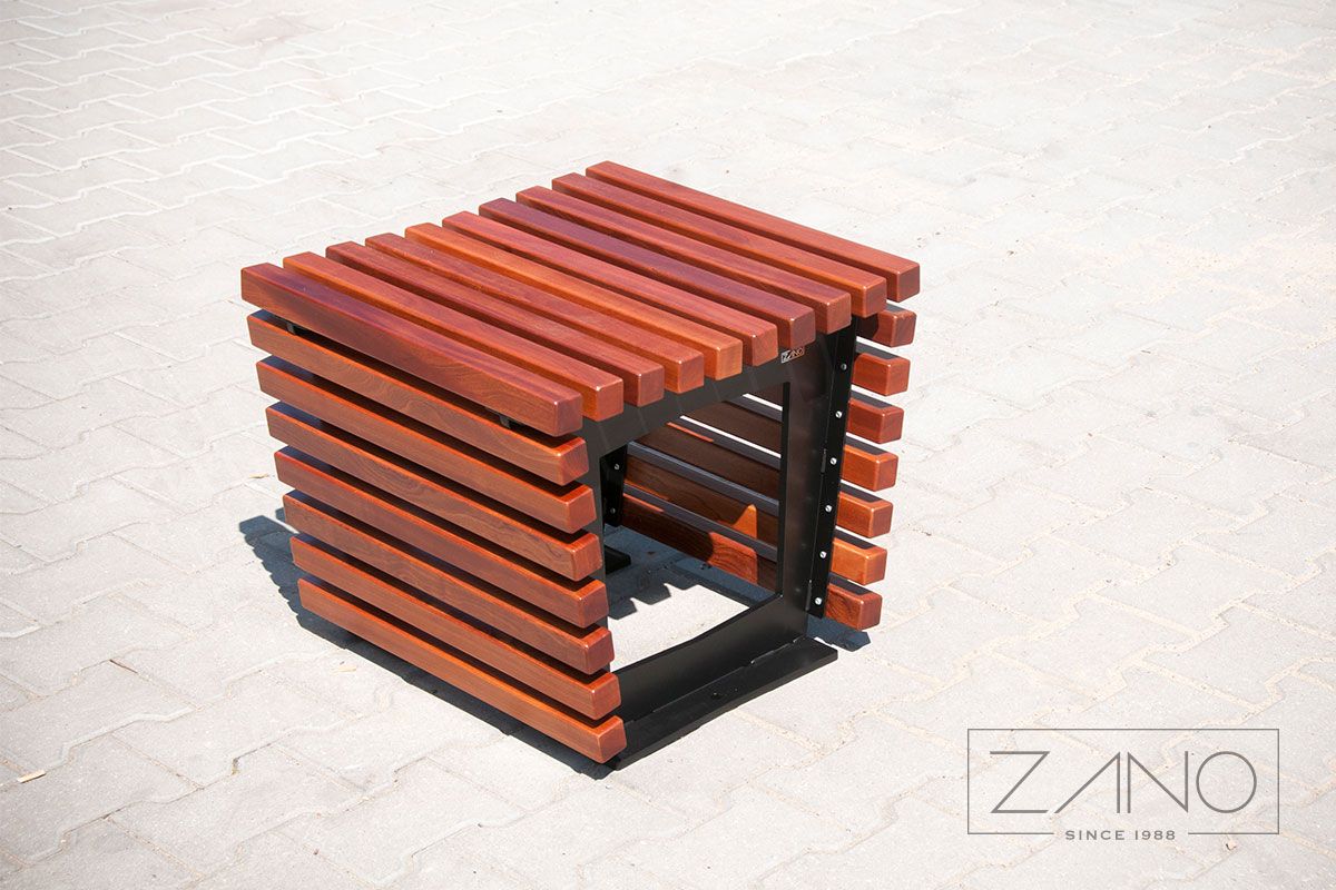 Stilinga miesto sėdynė iš juodo plieno ir egzotinės medienos