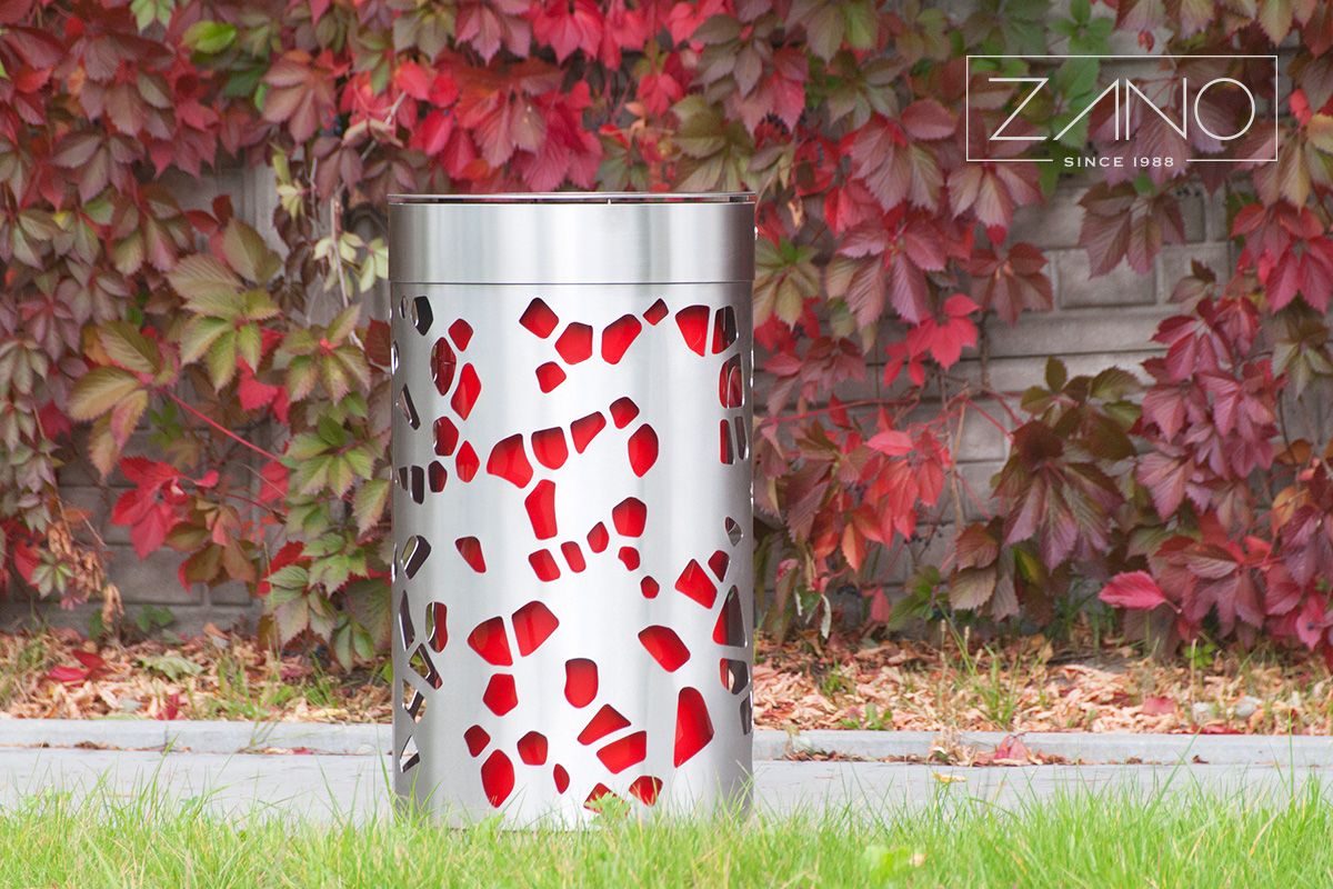 "Tubus" iš ZANO miesto baldų - tai stovinčio cilindro formos miesto krepšys, kuris, priklausomai nuo versijos, yra pagamintas iš medžio, plieninių vamzdžių arba išpjautos ažūrinės plieno plokštės.